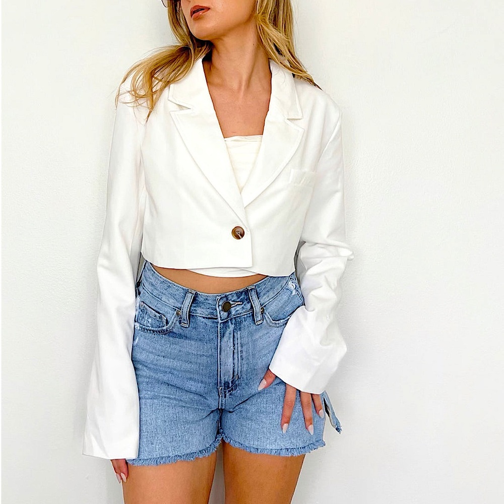 🏰🆕🤍SHE + SKY: WHITE Cropped Blazer SMALL MEDIUM - Picture 2 of 10